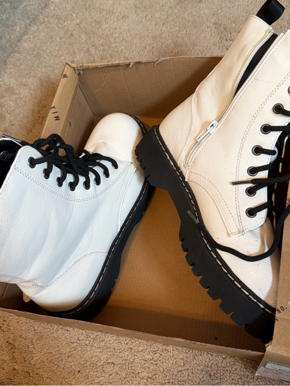 White leather combat boots, super Y2K and cute size 8.5 women’s